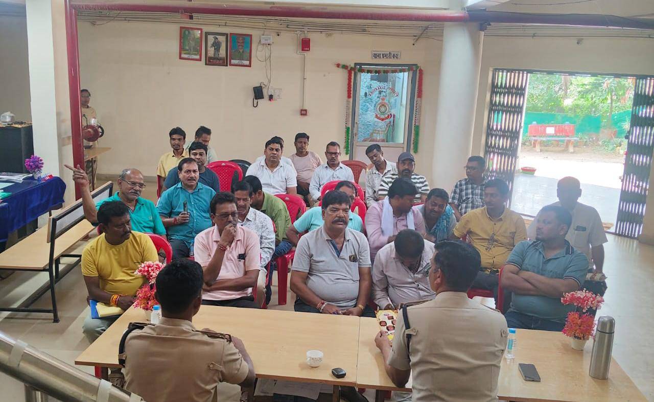 पखांजूर में दुर्गा उत्सव को लेकर पुलिस ने समितियों की बैठक ली