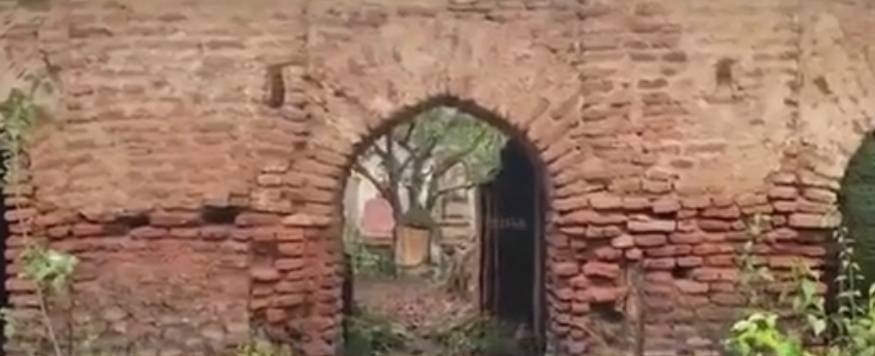 इचाक का ऐतिहासिक राम जानकी छोटा अखाड़ा अस्तित्व के संकट में, सदियों पुराना मठ हो रहा जमीनदोज