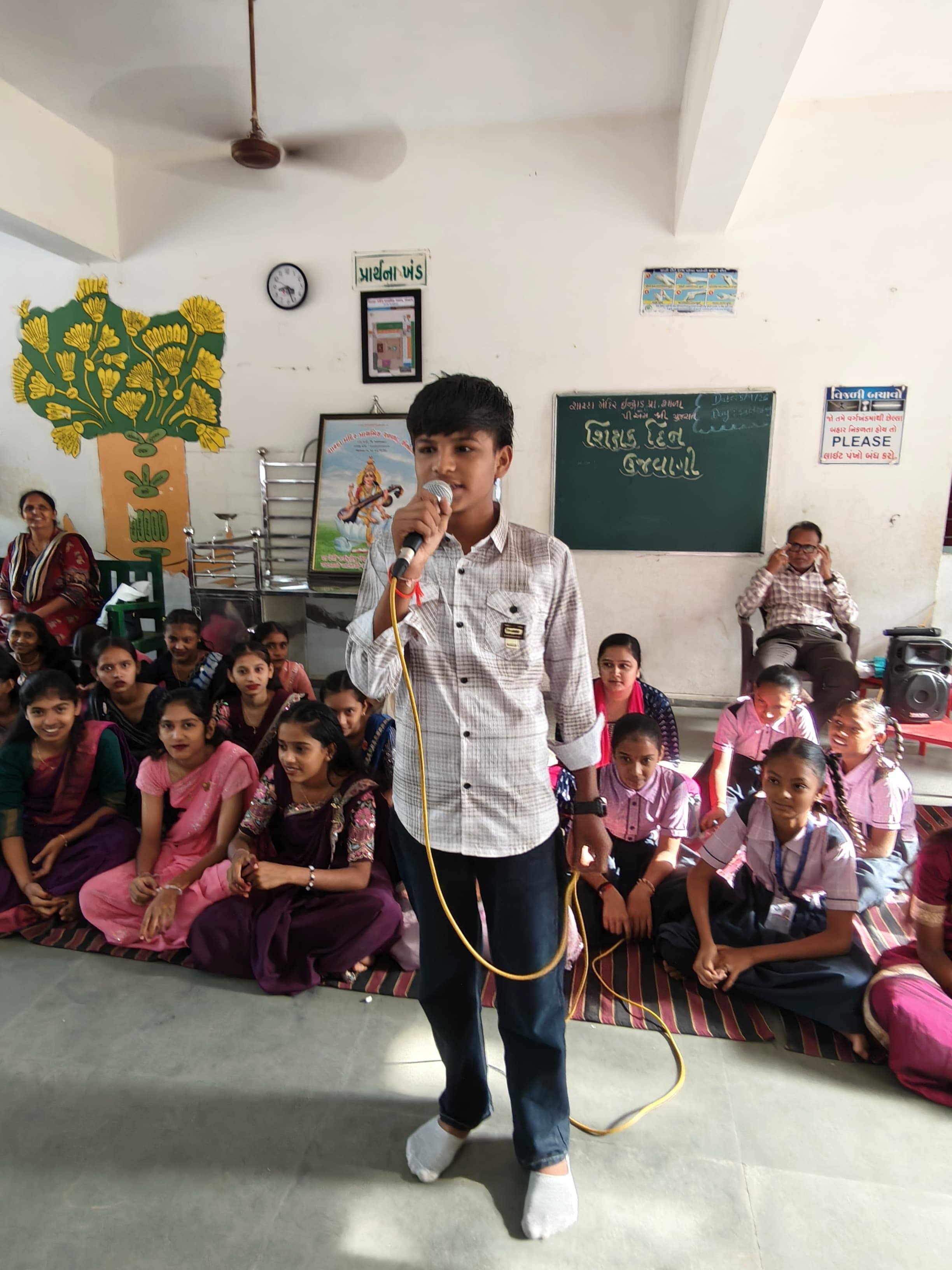 કડી તાલુકાના ઈન્દ્રાડ ગામમાં શારદા મંદિર પ્રાથમિક શાળાએ શિક્ષક દિવસ ઉત્સાહપૂર્વક ઉજવ્યો